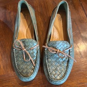 Beautiful Bass shoes size 10